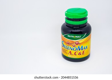 Klaten, Indonesia - 20 September 2021: Nutrimax Selenomax A, C  E With ALA  Mixed Carotenoids Contains Various Combinations Of Antioxidants That Provide Comprehensive Protection For The Body