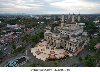 Klaten, Indonesia. February 3, 2022. aerial view of the Masjid Agung Al Aqsha in Klaten regency. This mosque is the largest mosque in Klaten district. Indonesian cityscape. Indonesian mosque. 
