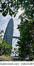 Klcc Tower,klcc Park With Beautiful Sky