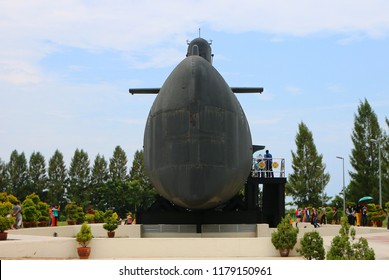 232 Submarine Front View Stock Photos, Images & Photography 