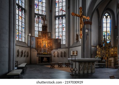 Kleve, Germany - 2022-08-07: Interior View Of Collegiate Church With The Altar 