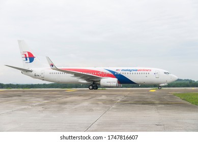 KLIA Sepang Airport, Selangor / Malaysia February 5 2018: Malaysia Airline Boeing 737 (9M-MLJ) Taxiing On Runway