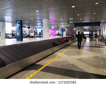 KLIA SEPANG, MALAYSIA - SEPTEMBER 3, 218: Interior View Of Kuala Lumpur International Airport (KLIA) Building. KLIA Is One Of The Major Airports In South East Asia.