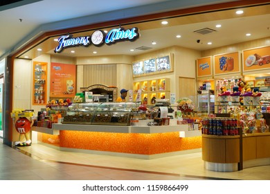 KLIA2, MALAYSIA - JUNE 28, 2018 : Famous Amos Store In KLIA2 Airport, Malaysia. It Is A Brand Of Cookies Founded In Los Angeles In 1975 By Wally Amos.