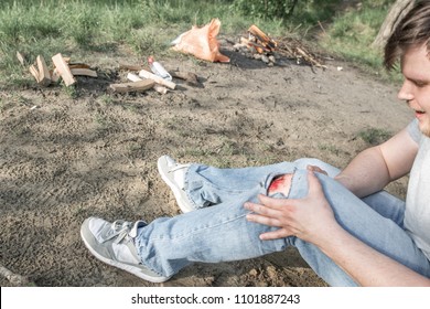 Knee Bloody Wound Close Torn Jeans Stock Photo 1101887243 | Shutterstock