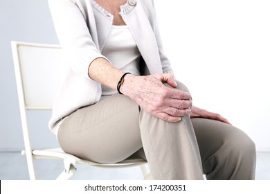 Knee Pain In An Elderly Person