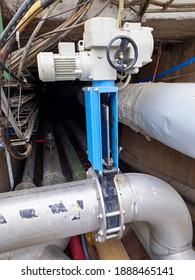 Knife Gate Valve Remotely Controlled By Servo Drive Engine In Stainless Steel Sludge Pipe. Thick Walled Flanges.