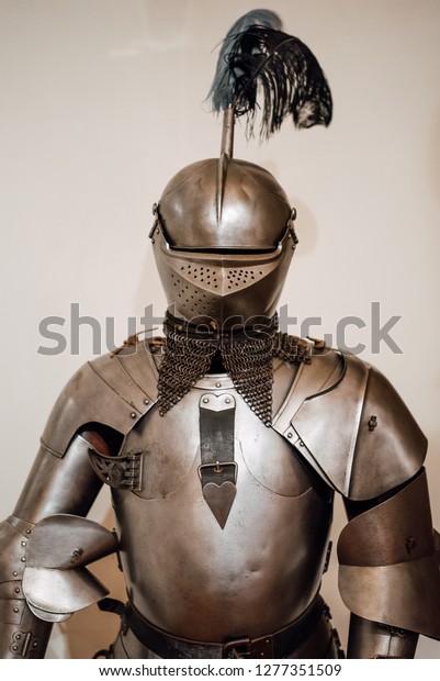 Knight In Shining Armor Helmet Helmet - knight in shining armor roblox song