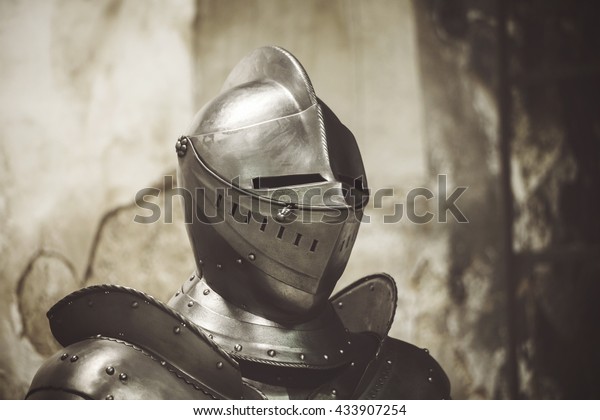 Knight In Shining Armor Helmet Helmet - knight in my shining armor roblox song