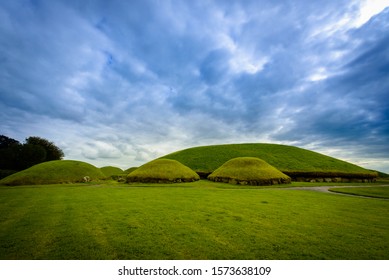 Knowth Tumulus In The Historical Area Of Brú Na Bóinne