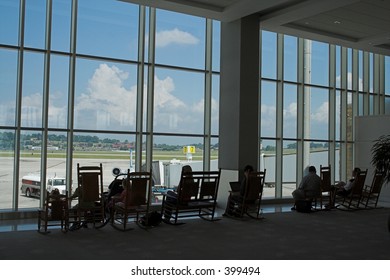 Knoxville Airport Lounge Rocking Chairs Relax While Waiting