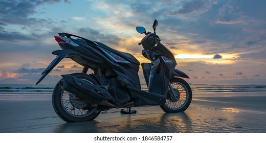 Honda Click Images Stock Photos Vectors Shutterstock