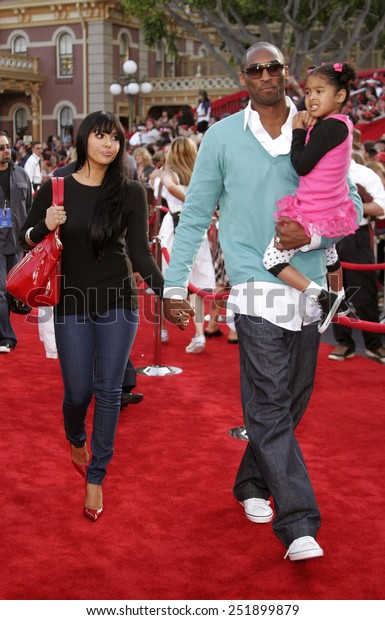 Kobe Bryant Wife Vanessa Daughter Natalia Stock Photo (Edit Now) 251899879