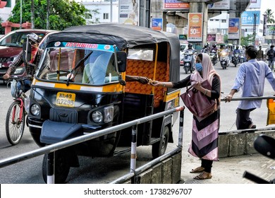 Kochi, India - May 2020: A Woman Wearing A Face Mask Paying A Tuk Tuk Driver With A Face Mask During Confinement For The Covid-19 Pandemic On May 22, 2020 In Kochi, Kerala, India.