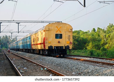 203 Indian Railway Level Crossing Images, Stock Photos & Vectors ...