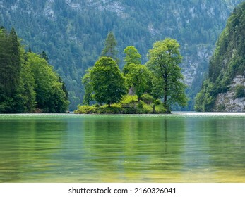 Koenigssee In Schoenau Bergsee Berchtesgaden Alps