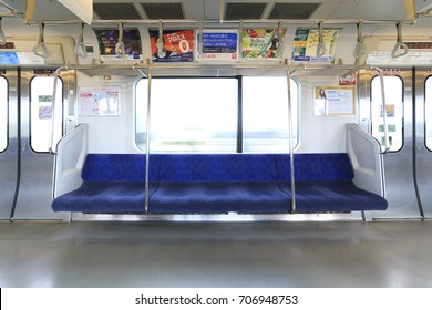 電車 車内 日本 の写真素材 画像 写真 Shutterstock