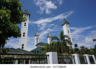 Kok Lanas ,Ketereh - 15/11/2016 : View of Aisya mosque in Kok Lanas Kelantan Malaysia with beautiful blue sky morning. - Shutterstock ID 517138645
