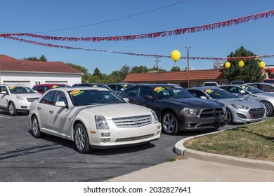 Kokomo - Circa August 2021: Buy Here Pay Here Used Car Dealer. Many Buy Here, Pay Here Car Dealerships Do Not Require Good Credit But May Track Your Car If You Miss Payments.