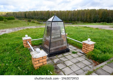 Kokoshkino, Rzhev District, Tver Region, Russian Federation - September 19, 2020: Grave Of The Hero Of The Patriotic War Of 1812 Alexander Seslavin At The Memorial Complex 