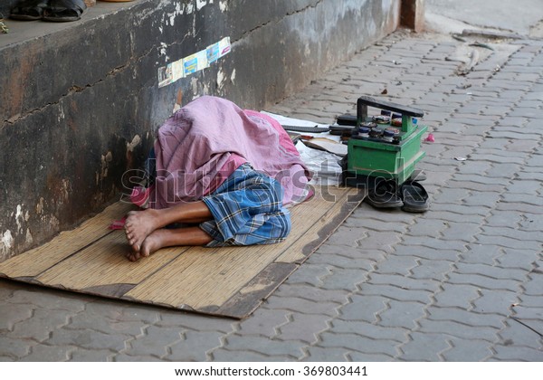 Kolkata February 09 Homeless People Sleeping Stock Photo Edit Now