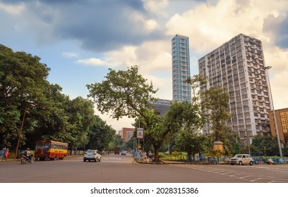 Kolkata, India, August 14, 2021: High Rise Commercial Buildings With Early Morning Traffic On Indian City Road At Kolkata. 