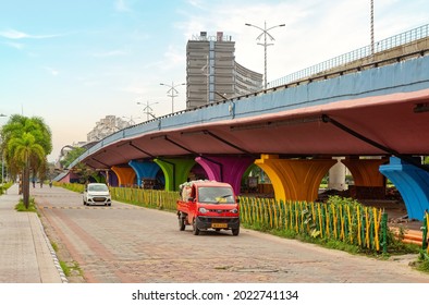 Kolkata, India, August 6, 2021: Mini Truck With Goods Near A City Over Bridge With View Of Commercial Buildings At Kolkata