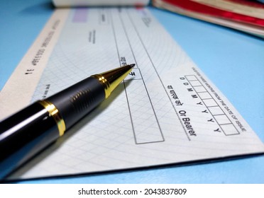 24 Blank cheque leaf Images, Stock Photos & Vectors | Shutterstock