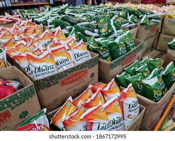 Kolkata, India - Dec 4 2020: Different Varieties Of Edible Mustard Oil Is Available In The Supermarket Of Spencer's In Kolkata Inspite Of Rise In The Price.