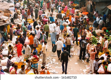 KOLKATA, INDIA - Feb 11: Big Crowd Of Moving People On The Mullik Ghat Flower Market On February 11, 2013. The Market Is More Than 125 Years Old. More Than 2000 Sellers Work In The Market Every Day 