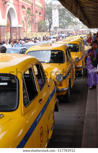 KOLKATA, INDIA - FEBRUARY 10: Yellow Kolkata\
taxis outside Howrah Railway Station in morning rush hour, Howrah,\
Kolkata, India on February 10,\
2016.