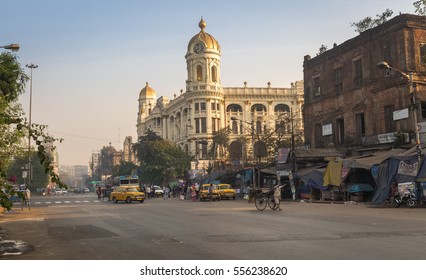 KOLKATA, INDIA -JANUARY 15, 2017: Indian City Road At Esplanade Dharmatala Kolkata An Important Landmark With A Mix Of Heritage Buildings And Architecture.