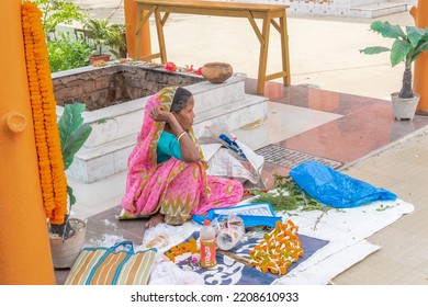 Kolkata, India,09,25, 2022,A Woman Shopkeeper Is Waiting For Customers