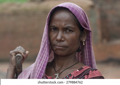 KOLKATA - OCTOBER 26 : A Woman Worker-one Of Many Women Working In Brick Manufacturing Industry Where They Live And Work Under Unhealthy And Unsafe Conditions On October 26, 2014 In Kolkata , India.