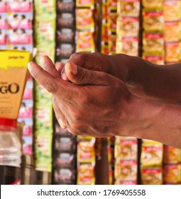 Kolkata, West Bengal, India Dated 04/07/2020. Man Making Gutka Or Ghutka Masala In Hand.