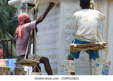 Kolkata, West Bengal, India - July 16, 2021: Migrant And Local Labourers Are Working House Outdoor Paint For Construction Industry At Madhyamgram, N.24 Parganas.