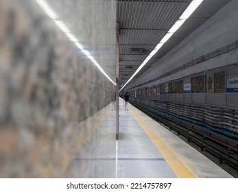 KOLKATA, WEST BENGAL, INDIA On 27th. September 2022 At 03:47 Pm. From A Metro Rail  Station. Photo Shows The Empty Railway Platform. 