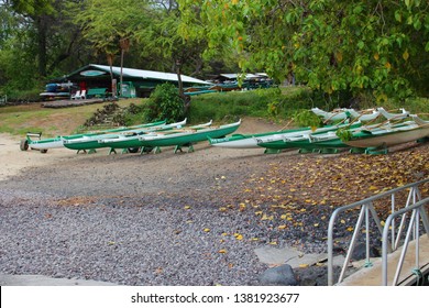 Kona, Hawaii / USA - April 24th, 2019: A Look At The Keauhou Canoe Club And Canoes From The Boat Launch At Keauhou Bay On The Big Island Of Hawaii.