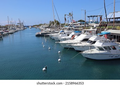 KONA, UNITED STATES - Nov 07, 2021: A Scenic View Of Marina And Harbor With Fishing Boats In Kailua-Kona, Hawaii