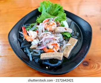 Konjac noodle salad with shrimp. 