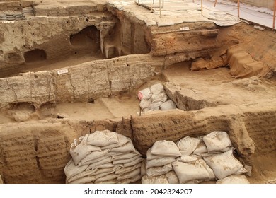 Konya, Turkey - 07.09.2021: Neolithic Site Of Çatalhöyük Museum, Excavations And Archaeology