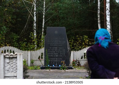 Konyshche, Ukraine - 22.10.2020: A Memory Monument Of Jew, Dedicated To Jewish People Executed In 1942 Years Near Ratno By German Forces. Women Silhouette. Holocaust. Out Of Focus.