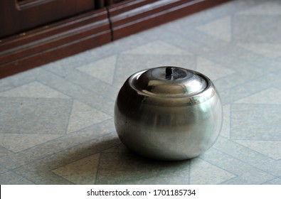 Korean Chamber Pot, Korean Called Yogang.