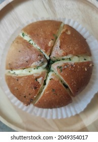 Korean Cream Cheese Garlic Bread