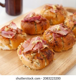 Korean Cream Cheese Garlic Bread With Crispy Bacon