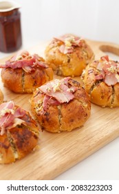 Korean Cream Cheese Garlic Bread With Crispy Bacon