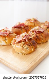 Korean Cream Cheese Garlic Bread With Crispy Bacon