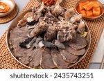 Korean food, Korean beef, gomtang, beef camouflage, crucible soup, boiled pork, beef tail, steamed, soup, side dishes, salted squid, kkakdugi,