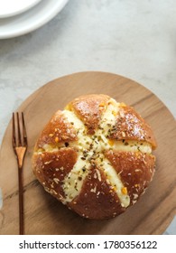 Korean Garlic Cheese Bread Is Delicious