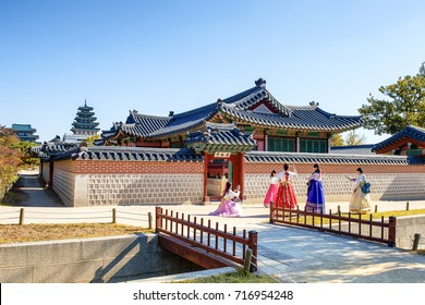 Korean Girls Dressed Hanbok In Traditional Dress In Gyeongbokgung Palace Seoul Korea
